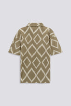 Cargar imagen en el visor de la galería, CAMISA RESORT ESTAMPADA BEIGE