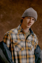 Cargar imagen en el visor de la galería, CAMISA KANT CUADROS OCRE