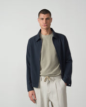 Cargar imagen en el visor de la galería, CAZADORA TECNICA MARINO