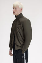 Cargar imagen en el visor de la galería, CAZADORA DEPORTIVA BRENTHAM VERDE OSCURA