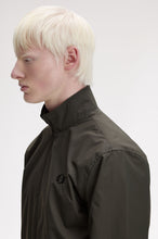 Cargar imagen en el visor de la galería, CAZADORA DEPORTIVA BRENTHAM VERDE OSCURA