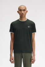 Cargar imagen en el visor de la galería, CAMISETA RIVETE DOS FRANJAS VERDE