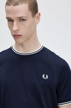 Cargar imagen en el visor de la galería, CAMISETA FRED PERRY MARINO