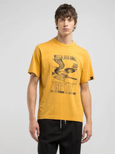 Cargar imagen en el visor de la galería, ESTANPATUAREKIN PUNTUZKO KAMISETA ARGALA