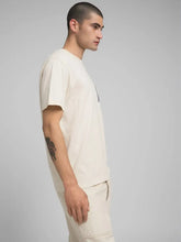 Cargar imagen en el visor de la galería, CAMISETA CON ESTAMPADO VINTAGE CRUDA