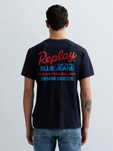 Cargar imagen en el visor de la galería, CAMISETA CON ESTAMPADO CON LOGOTIPO DELANTE Y DETRÁS MARINO