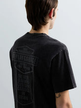 Cargar imagen en el visor de la galería, CAMISETA DE ALGODÓN CON ESTAMPADO MOTERO NEGRO