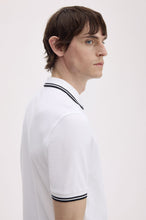 Cargar imagen en el visor de la galería, POLO FRED PERRY BLANCO/NEGRO/NEGRO