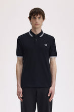 Cargar imagen en el visor de la galería, POLO FRED PERRY NEGRO/BCO/BCO