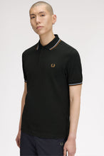 Cargar imagen en el visor de la galería, POLO TWIN FRED PERRY VERDE/CARAMELO/AZUL