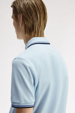 Cargar imagen en el visor de la galería, POLO FRED PÈRRY CELESTE/MARINO/AZUL