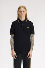 Cargar imagen en el visor de la galería, POLO TWIN FRED PERRY NEGRO/CRUDO/CARAMELO