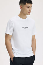 Cargar imagen en el visor de la galería, CAMISETA LOGO EMBROIDERED BLANCA