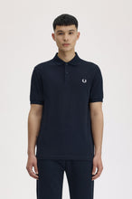 Cargar imagen en el visor de la galería, POLO FRED PERRY MARINO