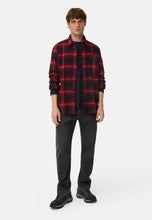 Cargar imagen en el visor de la galería, CAMISA GRUESA CUADROS ROJOS NEGRO