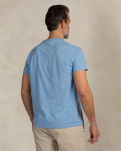 Cargar imagen en el visor de la galería, CAMISETA AZUL JASPEADO CON LOGO