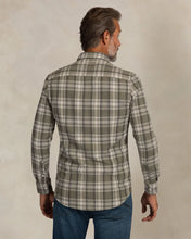 Cargar imagen en el visor de la galería, CAMISA A CUADROS VERDE