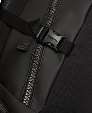 Cargar imagen en el visor de la galería, MOCHILA TARP LOGO BORDADO