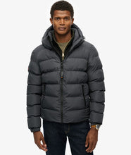 Cargar imagen en el visor de la galería, CAZADORA ACOLCHADA CON CAPUCHA GRIS