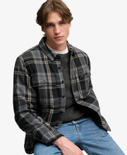 Cargar imagen en el visor de la galería, OVERSHIRT FORRADA CUADROS GRISES