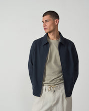 Cargar imagen en el visor de la galería, CAZADORA TECNICA MARINO
