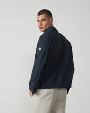 Cargar imagen en el visor de la galería, CAZADORA TECNICA MARINO
