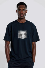 Cargar imagen en el visor de la galería, CAMISETA M. CORTA FOTO84 MARINO
