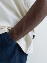 Cargar imagen en el visor de la galería, CAMISETA DE CORTE RELAJADO CON ESTAMPADO MOTERO
