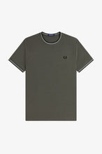 Cargar imagen en el visor de la galería, CAMISETA RIVETE DOS FRANJAS KAKI/NEGRO/VERDE
