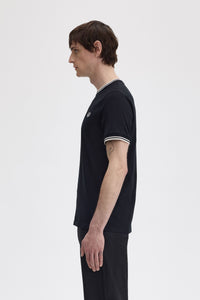 CAMISETA RIVETE DOS FRANJAS NEGRA