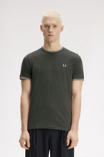 Cargar imagen en el visor de la galería, CAMISETA TWIN TIPPED VERDE/AVENA

