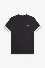 Cargar imagen en el visor de la galería, CAMISETA DE PIQUE RIVETE EN MANGAS NEGRA
