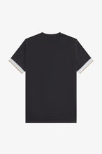 Cargar imagen en el visor de la galería, CAMISETA DE PIQUE RIVETE EN MANGAS NEGRA
