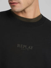 Cargar imagen en el visor de la galería, SUDADERA CUELLO REDONDO CON LOGO NEGRA
