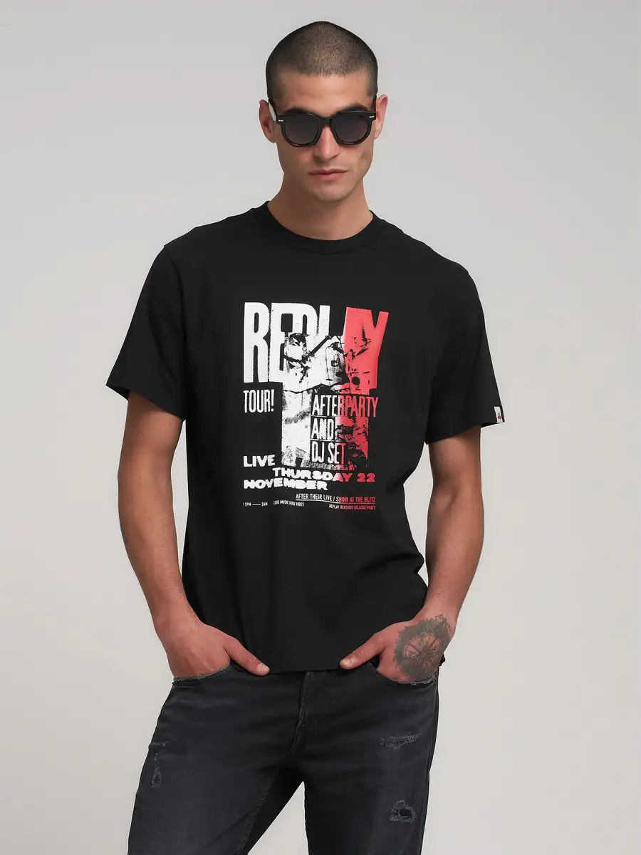 CAMISETA CON ESTAMPADO GRANDE NEGRA