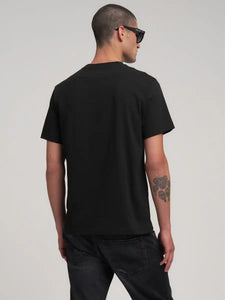 CAMISETA CON ESTAMPADO GRANDE NEGRA