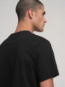CAMISETA CON ESTAMPADO GRANDE NEGRA