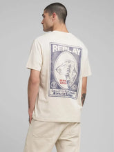 Cargar imagen en el visor de la galería, CAMISETA CON ESTAMPADO VINTAGE CRUDA
