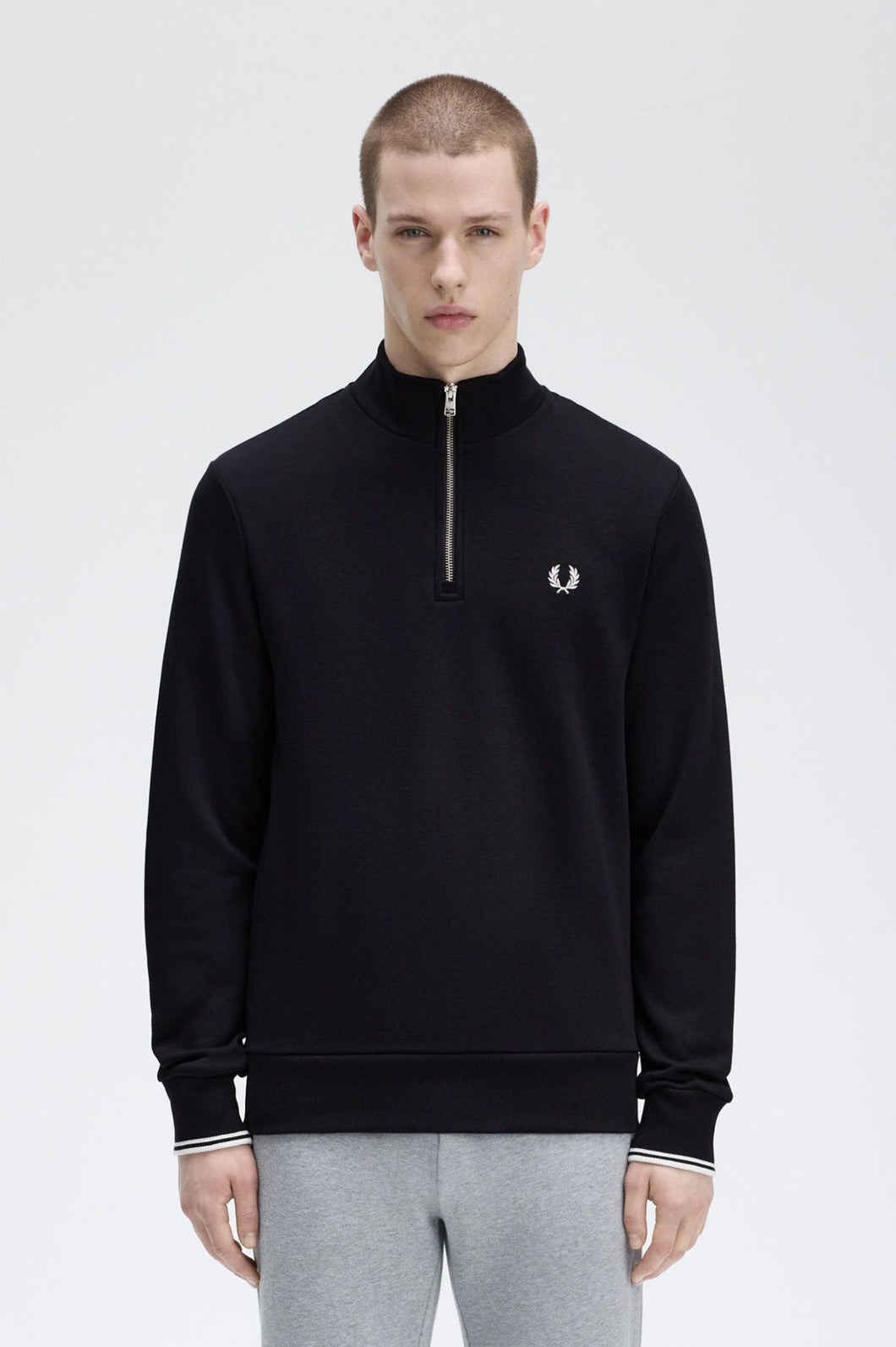SUDADERA DE MEDIA CREMALLERA NEGRA