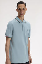Cargar imagen en el visor de la galería, POLO FRED PERRY AZUL/VERDE/GRANA

