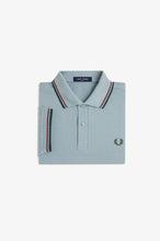 Cargar imagen en el visor de la galería, POLO FRED PERRY AZUL/VERDE/GRANA
