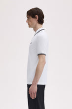 Cargar imagen en el visor de la galería, POLO FRED PERRY BLANCO/NEGRO/NEGRO
