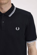 Cargar imagen en el visor de la galería, POLO FRED PERRY NEGRO/BCO/BCO
