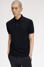 Cargar imagen en el visor de la galería, POLO FRED PERRY MARINO/BRANDY/MARRÓN
