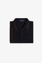 Cargar imagen en el visor de la galería, POLO FRED PERRY MARINO/BRANDY/MARRÓN
