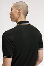 Cargar imagen en el visor de la galería, POLO TWIN FRED PERRY  VERDE/CARAMELO/AZUL
