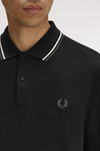 Cargar imagen en el visor de la galería, POLO MANGA LARGA TWIN FRED PERRY NEGRO
