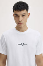 Cargar imagen en el visor de la galería, CAMISETA LOGO EMBROIDERED BLANCA
