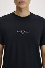 Cargar imagen en el visor de la galería, CAMISETA LOGO BORDADO NEGRA
