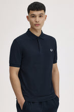 Cargar imagen en el visor de la galería, POLO FRED PERRY MARINO

